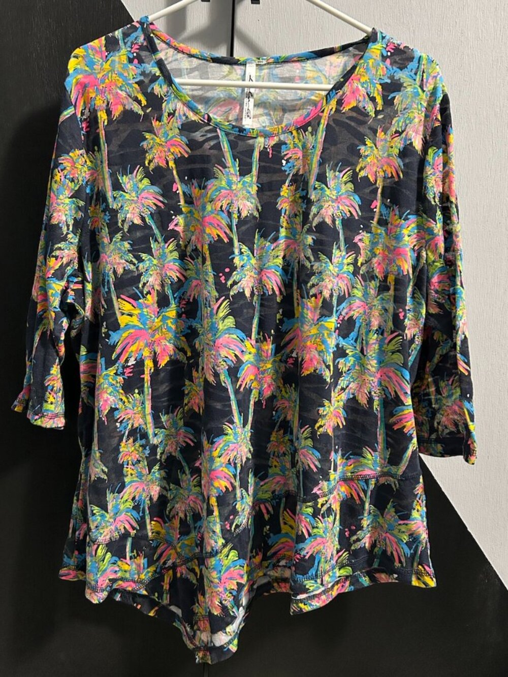 Lulu-B Tropical Palm Tree Print‎ Asymmetrical Hem Semi-Sheer Top Women's 2X*